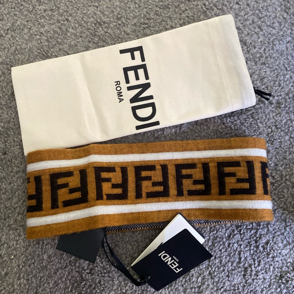 💰SOLD💰 Fendi wool headband - Picture 7 of 8